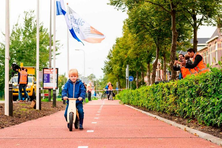 Del asfalto al plástico reciclado: carreteras más sostenibles