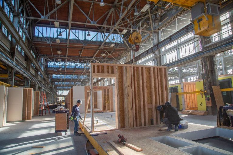 Fabricación modular avanzada: reduciendo tiempos y costos en construcción industrializada